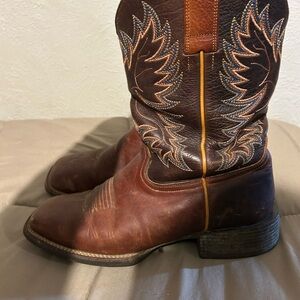Men's Western Leather Boots with Intricate Stitching